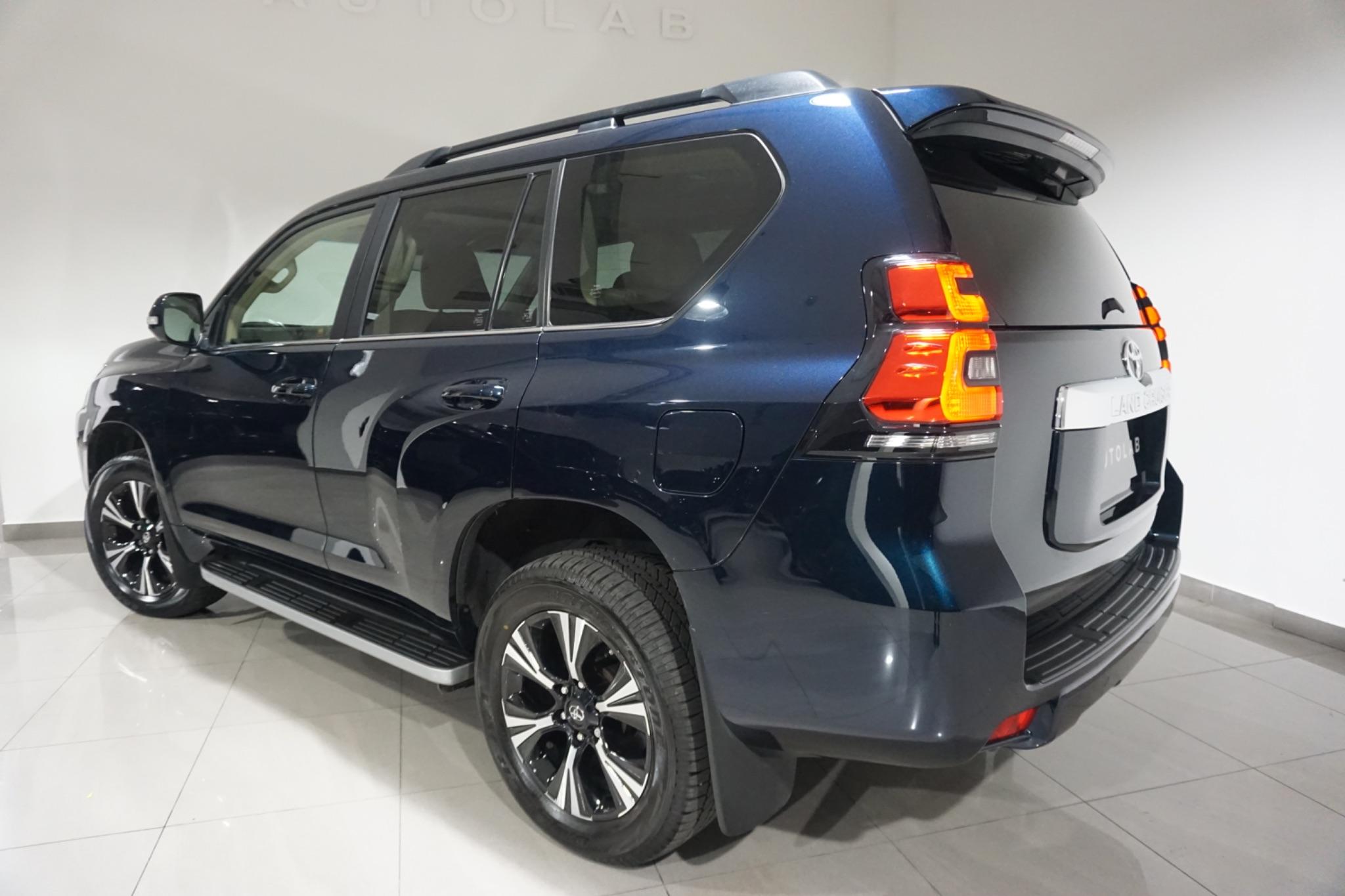 Toyota Land Cruiser 2.8D Invincible Auto 4WD Euro 6 (s/s) 5dr (7 Seat)
